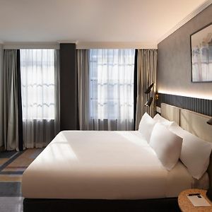 Classic Queen Room Accessible
